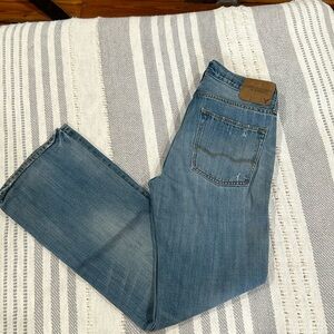 Men’s distressed American Eagle boot cut jeans size 31/34. EUC!
